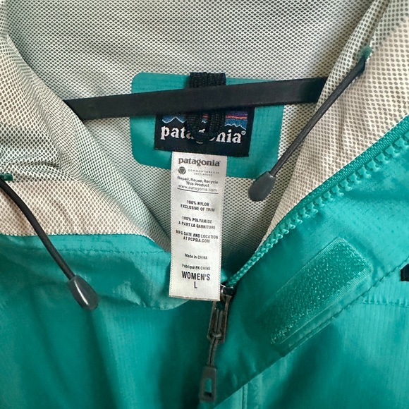 Patagonia women’s torrentshell rain jacket - Picture 7 of 7
